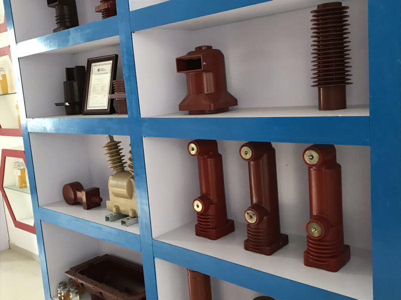 Résine époxy ignifuge pour l'isolation électrique de 10 à 100 KV à haute température thermique (70 à 125 °C) et pour le processus de coulée et de fabrication d'APG